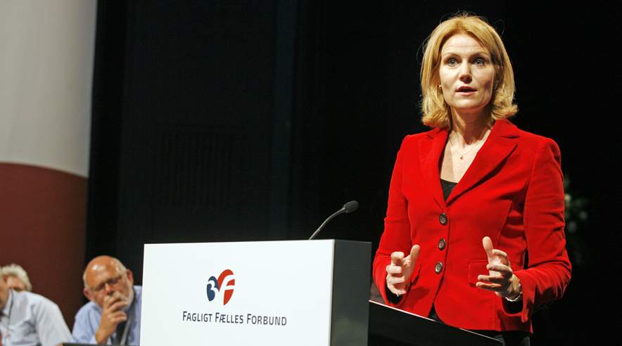 Klædt i ægte rødt skar Socialdemokraternes formand sin mission ud i pap. For hende handler det om at få danskerne til at vælge rigtigt, når valget kommer. At vælge mellem at udbygge velfærdsamfundet eller give skattelettelser. (Foto: Harry Nielsen)