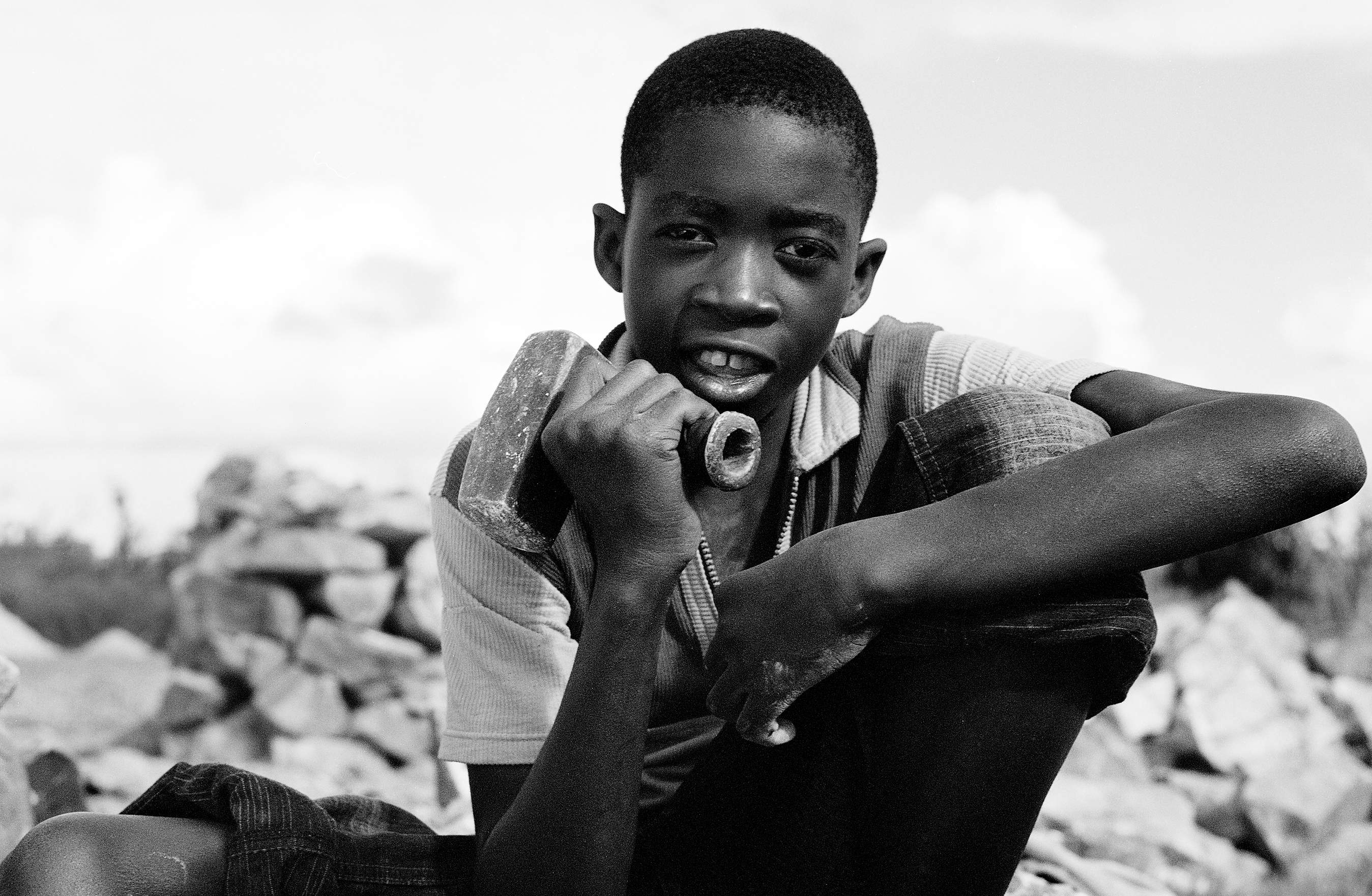 Steven Bulando fra Zambia er et af de millioner af børn, der arbejder i stedet for at gå i skole.
Foto: Søren Zeuth