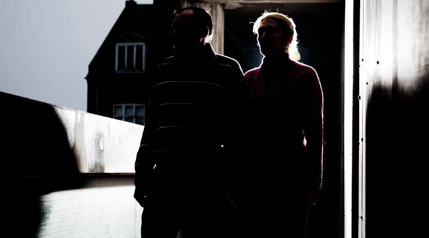 To rumænere skulle gøre rent på op til 16 forskellige arbejdssteder i Nordsjælland - til en månedsløn på cirka 3.000 kroner hver. De har gjort rent på arbejdssteder, hvor Forenede Service har haft kontrakt.