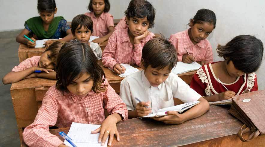 Indiske børn er kommet på sko-lebænken i stedet for at have hårdt fysisk arbejde i stenbrud eller teglværker.