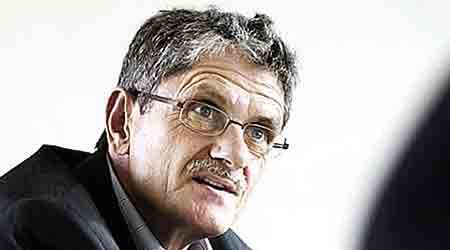 Mogens Lykketoft, medlem af socialdemokraternes Velfærdsudvalg: - Vi har ikke i den foreløbige debat nogen forestilling om at foreslå ændringer i dagpengesystemet.