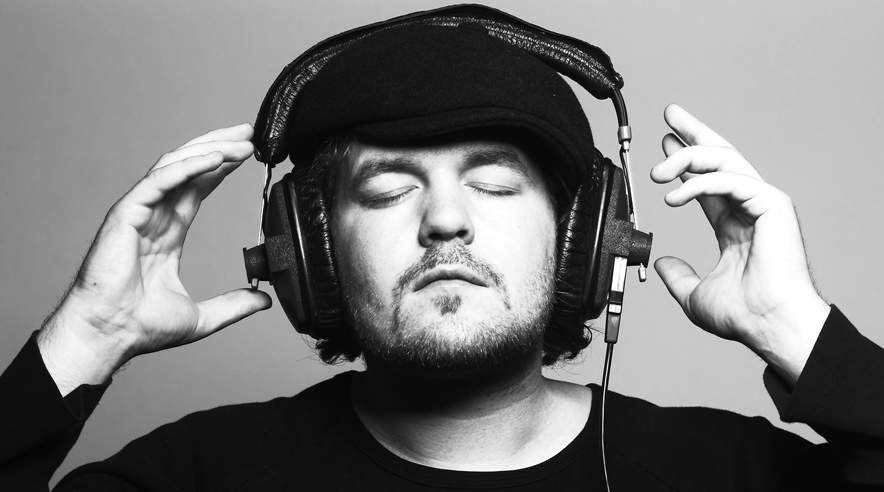 Tina Dickow eller Guns n'Roses? Musik påvirker ikke bare humøret, men også arbejdstempoet og effektiviteten. (Foto: Colourbox)