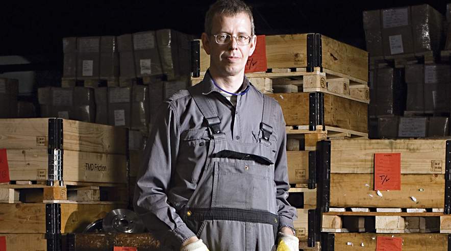 Niels Christian Sandahl Nielsen. 44 år. Lagerarbejder på SBS i Holstebro. Ud efter 9. klasse. Landbrugsuddannet. Enkeltfag 10. klasse. Bliver faglært med lager- og logistikuddannelsen.