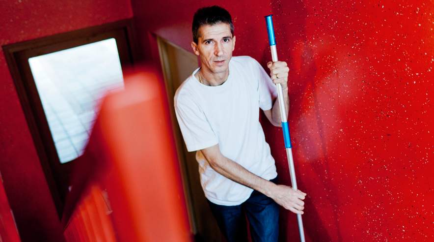 - Det overrasker mig ikke, at andre underleverandører har følt sig presset til at underbetale deres medarbejdere, men det er ikke i orden, siger Adem Iseni, som har været underleverandør for Forenede Service. (Foto: Uffe Weng.)