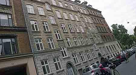 Københavns Byret kendte forretningsmanden Lars Thye skyldig i brug af ulovlig polsk arbejdskraft  på sin ejendom Læssøegade 10 i København og idømte ham en bøde på 200.000 kroner. Nu har landsretten frifundet ham.
 (Arkivfoto)