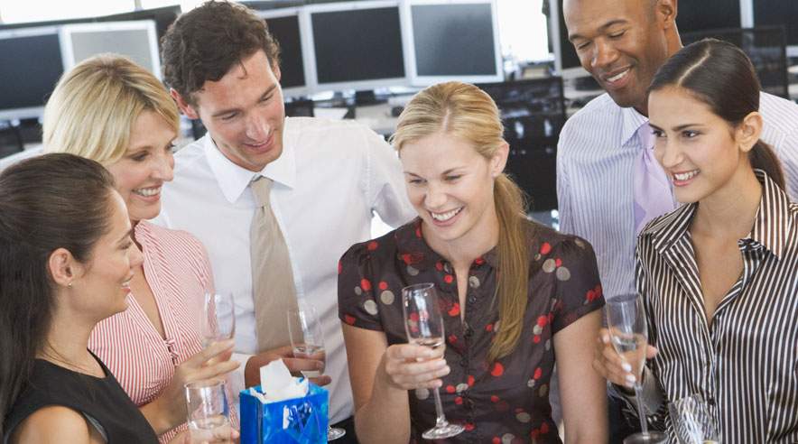 Firmafester styrker sammenholdet og giver en pause fra arbejdet.  (Foto: Colourbox)