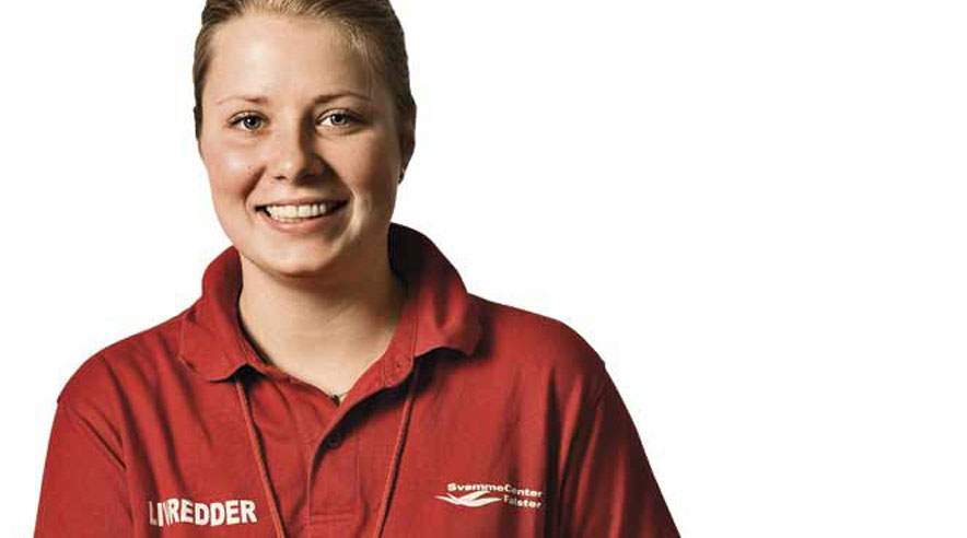 Livredder Louise Hansen giver gode råd til badesikker ferie. (Foto: Per Johansen)