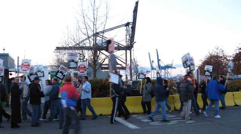 Havnen i den amerikanske by Tacoma lå stille i flere timer, da forskellige borgergrupper i sidste uge blokerede A.P. Møller-Mærsks havneterminal. (Privatfoto)