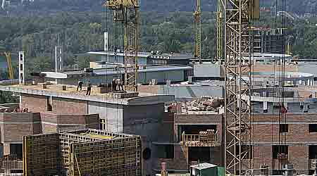 &nbsp;BAT forventer, at bygge- og anlægsbeskæftigelsen vokser med 6.000 personer i 2007 og 2008 i forhold til i år.