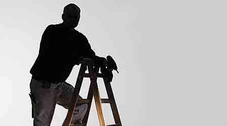 Reglerne om østarbejde skaber vildrede hos politi og skattevæsen. Således er der flere eksempler på, at man tillader udstationerede østeuropæiske selskaber i at arbejde i Danmark, selv om de ikke er momsregistrerede, sådan som beskæftigelsesministeriets manual om østarbejde ellers kræver. (Arkivfoto: Kennet Havgaard)