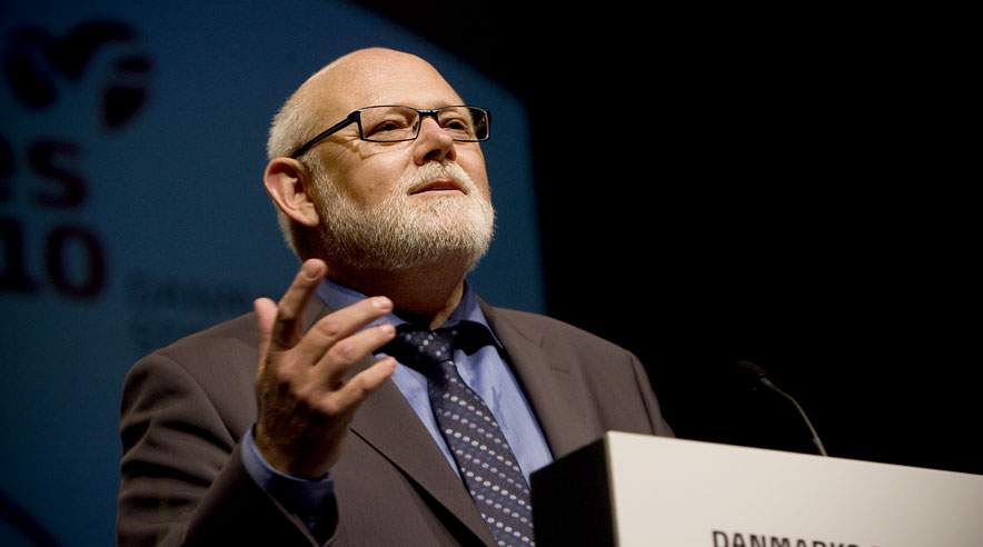 For få måneder siden sendte Lars Løkke første en del af regningen til de arbejdsløse. Nu ender resten hos al-mindelige hårdtarbejdende danskere, siger Poul Erik Skov Christensen.