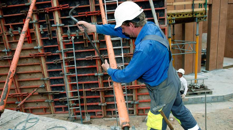 Udviklingen med flere på efteruddannelse med støtte fra udviklingsfonde forventes at fortsætte i 2012.