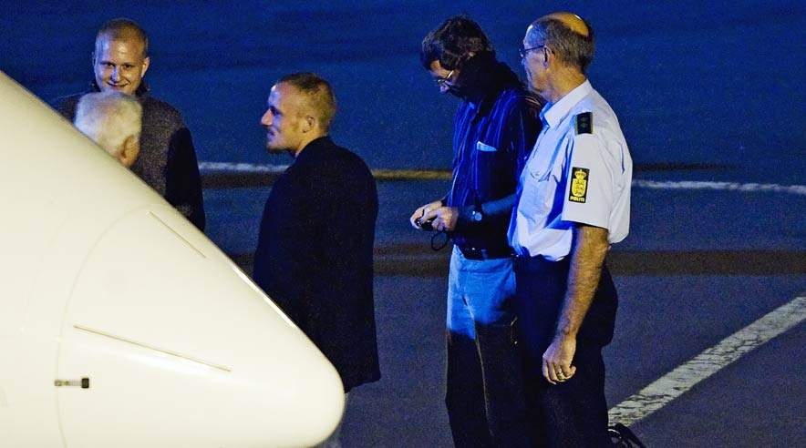 3F Sømændene varsler retssag om erstatning til sømændene fra Danica White. Foreløbig må besætningen, som ankom til Danmark tirsdag aften, nøjes med normal hyre for den ufrivilligt lange tid ombord. (Foto: Polfoto)