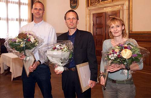 Fagbladets plakette-vindere ved uddelingen af årets Anders Bording Pris: Asger Havstein Eriksen (tv.), Peter Andersen og Tina Enghoff. (Harry Nielsen)
