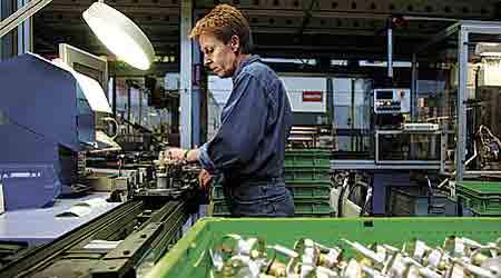 Danfoss skal nedlægge 350 stillinger. Mange af dem, der skal ud og finde et nyt job, er medlem af 3F.