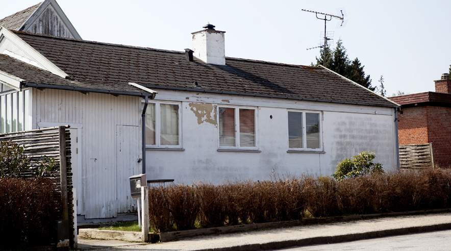 En familie fra Slovakiet fortæller, at de betaler i alt 17.500 kroner om måneden for at leje huset på Birkebakken 6 i Birkerød. Huset tilhører vicedirektør i Forenede Michael Krogh. 