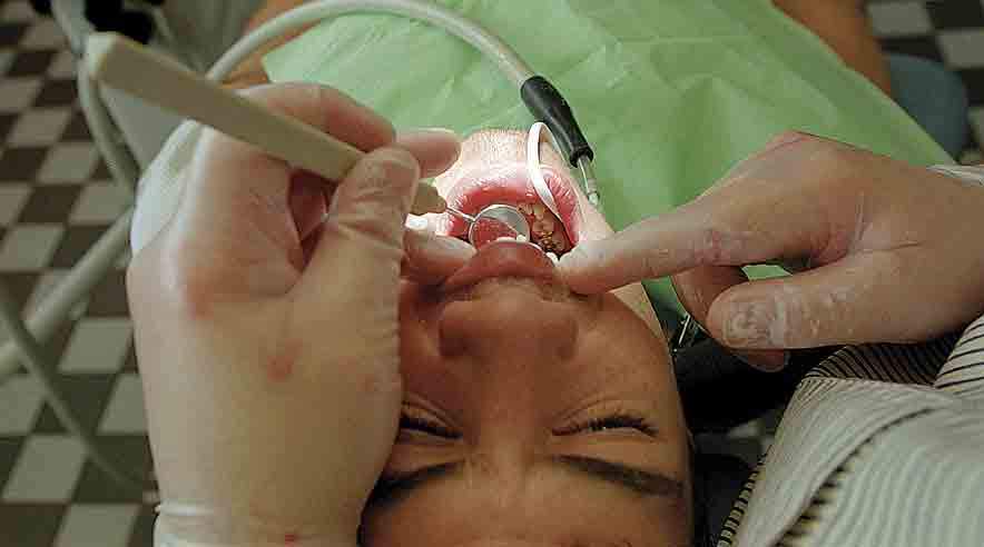 Forliget om forbrugerbeskyttelse betyder, at det er danske regler på området, som er gældende, uanset om en ydelse i Danmark leveres af en dansk, polsk eller fransk tandlæge, advokat, frisør eller håndværker. (Arkivfoto)