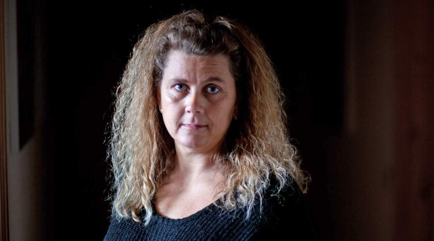 - Kommunen tilsidesætter alle specialisterne. Det er noget svineri. Hvorfor skal en Falck-medarbejder afgøre min sag? spørger 40-årige Gitte Reisberg, som har mistet sine sygedagpenge efter en ugyldig afgørelse. (Foto: Henrik Kastenskov)