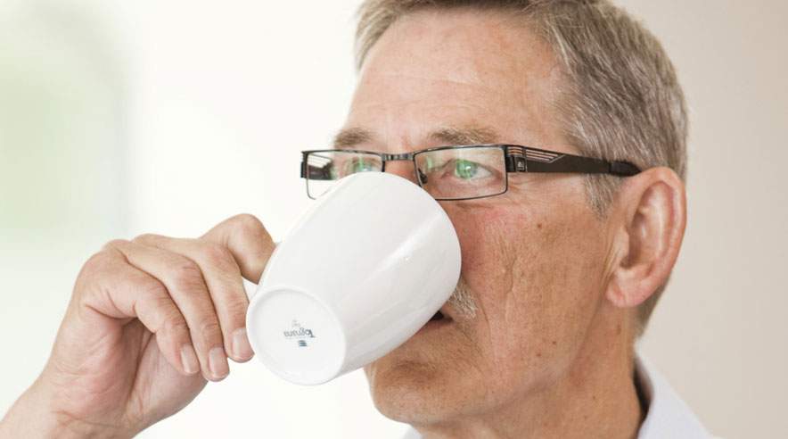 En god måde at tøjle kaffeforbruget på er at skære ned på kaffekopperne sidst på dagen. Så har man også udsigt til en bedre nattesøvn. (Foto: Colourbox)