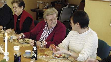 PensionDanmark hentede for 2005 et overskud hjem på 4,3 milliarder kroner. Det svarer til godt 8.850 kroner for hvert af selskabets 486.000 medlemmer.