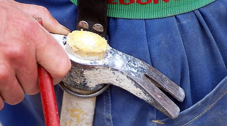 Håndværkere må stå model til meget - også vitser i lange baner. ((Foto: Colourbox).)