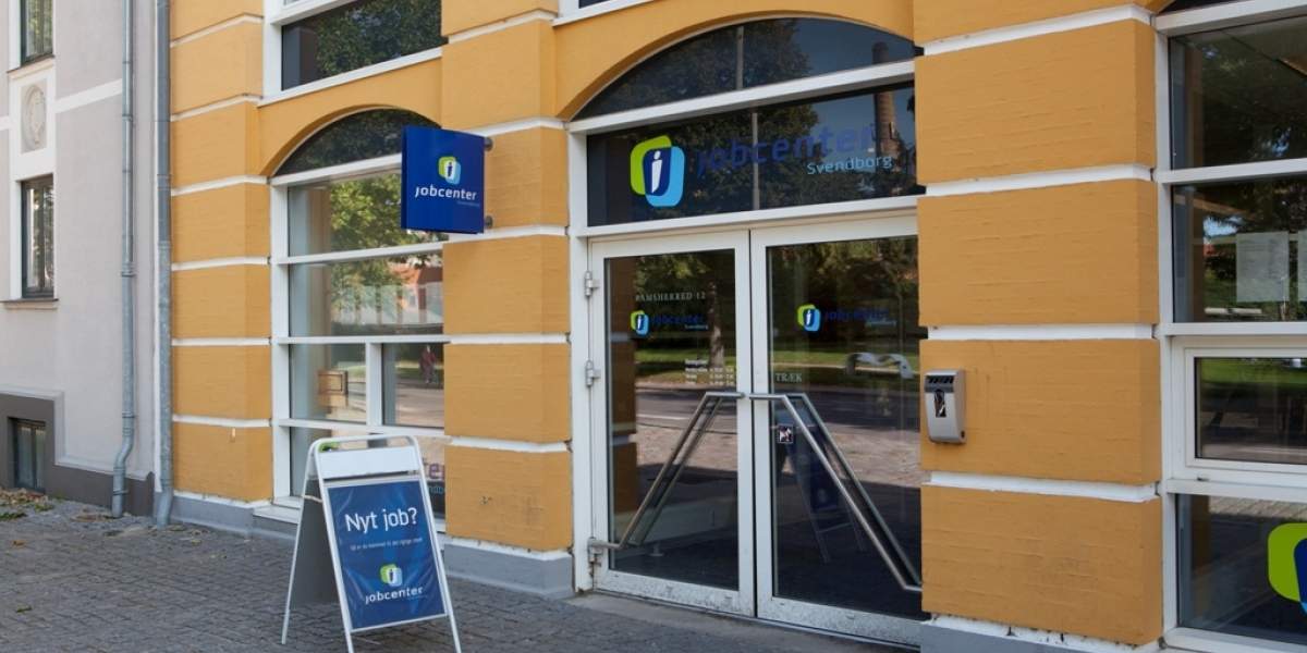 I år og næste år vil der blive brugt 332 millioner kroner for at hjælpe ledige, som kan miste dagpenge efter nytår. (Foto: Colourbox)