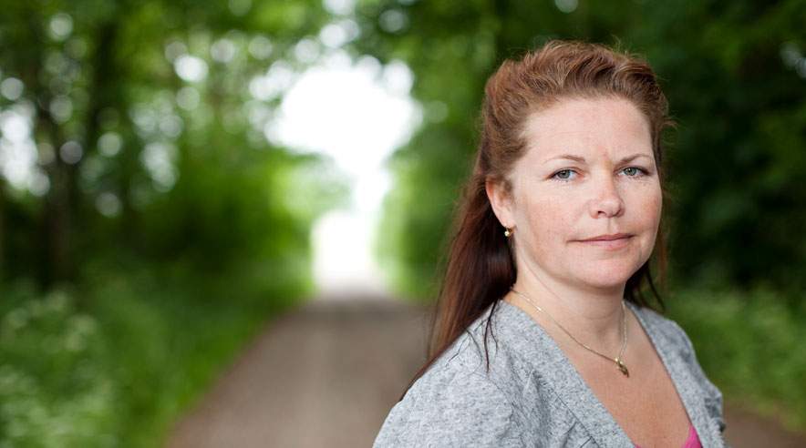 40-årige Berit Kirkeby Hansen skal have efterbetalt 33 ugers sygedagpenge. Penge, som hun ulovligt fik frataget sig under samarbejdet mellem Kolding Kommune og Falck Jobservice. (Foto: Tine Hvolby)