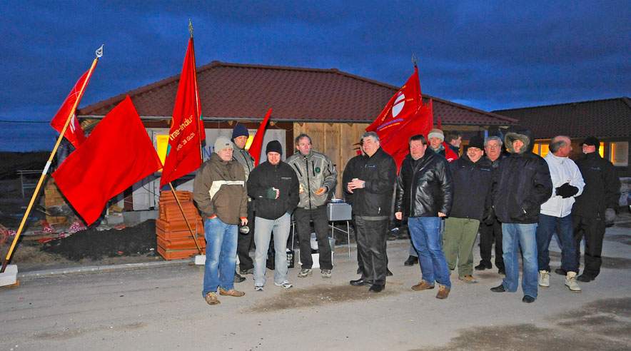 Polakker arbejder for tiden som murere, malere, tømrere og altmuligmænd til 50 kroner i timen . Derfor protesterede byggefagenes fagforeninger. (Foto: Per Daugaard)