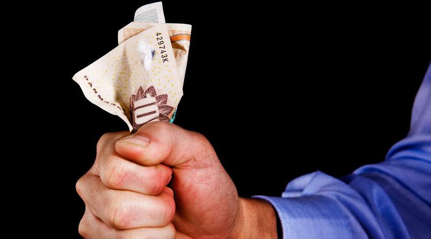 - Danske skatteborgere skal naturligvis ikke finansiere, at polakker kan nøjes med mindre i løn. Det er unfair over for både danske virksomheder og over for danske lønmodtagere, siger SF's gruppeformand Ole Sohn.