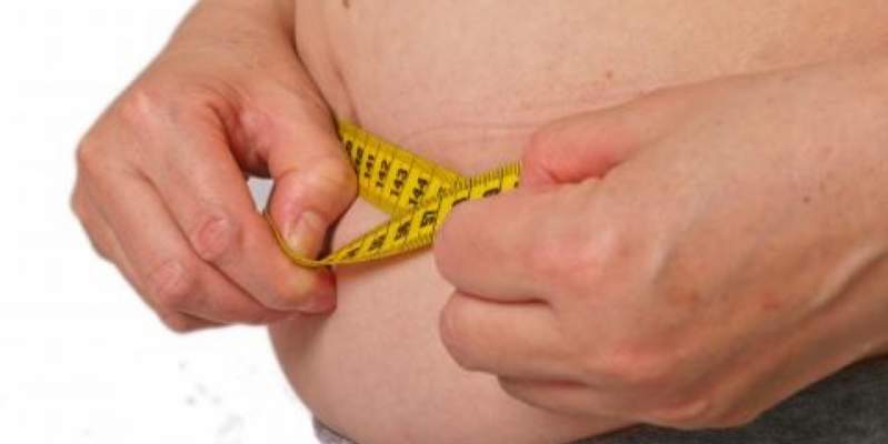 Hvis du måler mere end 92 cm rundt om maven, trænger du til at tabe dig. (Foto: Colourbox)