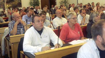 De danske overgangsregler i forbindelse med EU-udvidelsen 1. maj sidste år - i daglig tale Østaftalen - skal forlænges til de maksimale syv år. Sådan lød kravet, da 3F tirsdag afviklede statuskonference med særligt fokus på østudvidelsens konsekvenser for de brancher, som 3F organiserer. (Harry Nielsen)