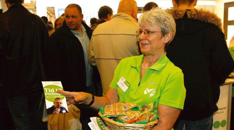 Næstformand i 3F Jane Korczak var på bilmesse med budskabet om, at også 3F'ere skal leve længere. (Foto: Harry Nielsen)