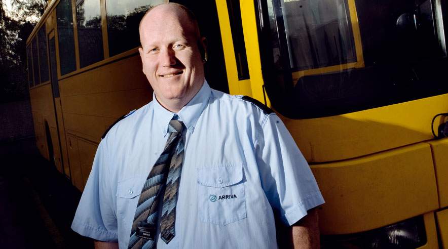 Buschauffør Jesper Larsen råder andre til at få et tjek hos lægen, hvis de har tegn på sygdommen. (Foto: Hanne Loop)