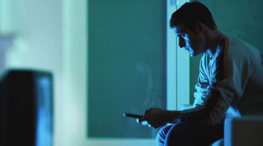 Der er penge at spare, hvis man husker at slukke helt for tv og computere, når man ikke bruger dem. En elspareskinne hjælper med at slukke for al elektronikken på én gang. (Foto: Colourbox)
