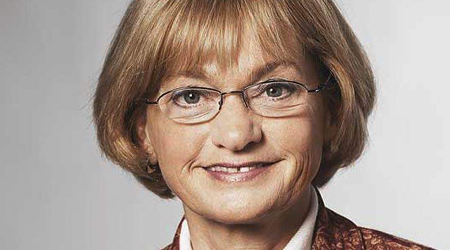 Dansk Folkepartis formand har kastet sig ud i en krig om 3F-formandens løn. En simpel optælling viser, at hun selv tjener 70.000 mere.