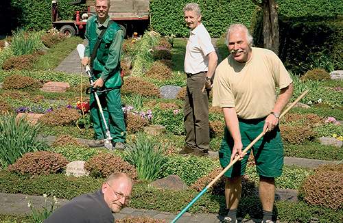 Vej- og parkarbejdere, kirkegårdsansatte og andre, der er afskediget for vinteren, vil blive ramt af regeringens dagpengestramninger. (Søren Zeuth)