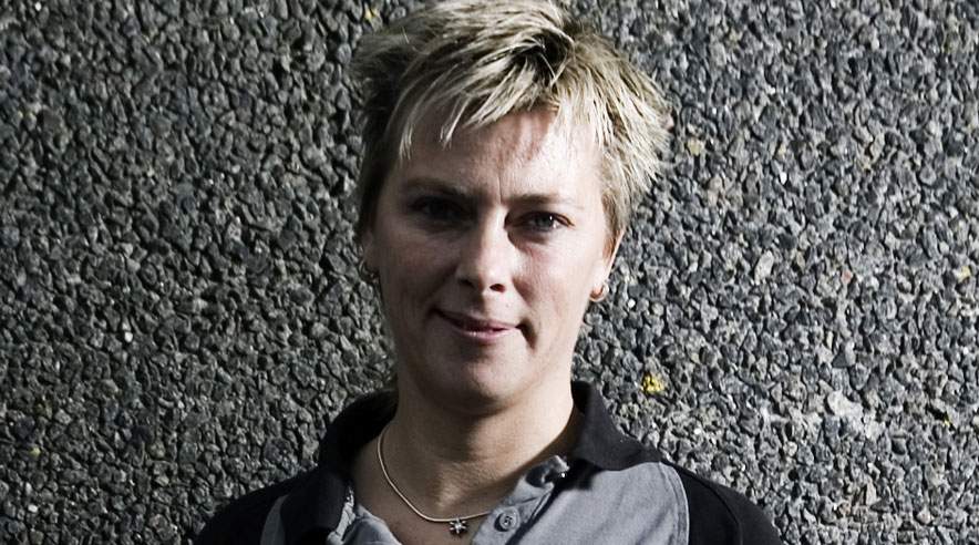 Sabina Jørgensen var for flere år siden igennem et kompetenceafklaringsforløb, da satte hende i gang med uddannelsen som industrioperatør. En uddannelse hun i dag har afsluttet, og som har givet hende nyt mod på jobbet og på livet i det hele taget. 