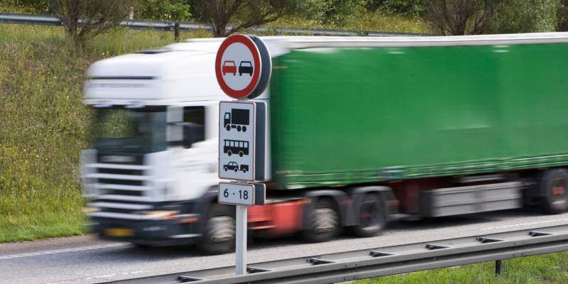 Chauffører fra Østeuropa får mere at køre med. Imens får deres kolleger fra Danmark og resten af Vesteuropa færre job. Det viser nye tal fra EU. (Foto: Colourbox)