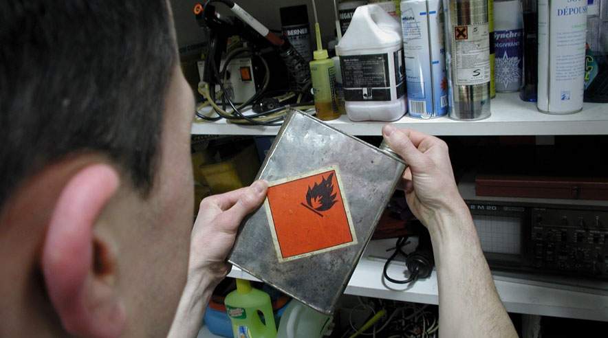 Ved simple forholdsregler kan du undgå forgiftninger på din arbejdsplads. (Foto: Colourbox)