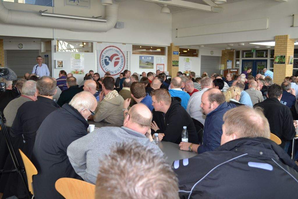 Piratkørsel, løsninger, forslag og sammenhold. De emner trak fuldt hus på stormøde for chauffører.