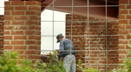 Problemet med udlændinge, der påstås at arbejde efter udstationerings-reglerne er, at selv åbenlyst ulovlige arbejdsforhold fortsætter, mens der efterforskes. Det betyder, at arbejdet ofte er afsluttet og fuglen fløjet, når sagsbehandlingen er afsluttet.