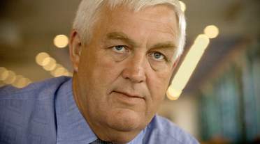 - Hvis politikerne ikke kan se, at det er nu, de skal satse på opkvalificering og efteruddannelse, har de jord i hovedet, siger formanden for 3F's industrigruppe Børge Frederiksen.