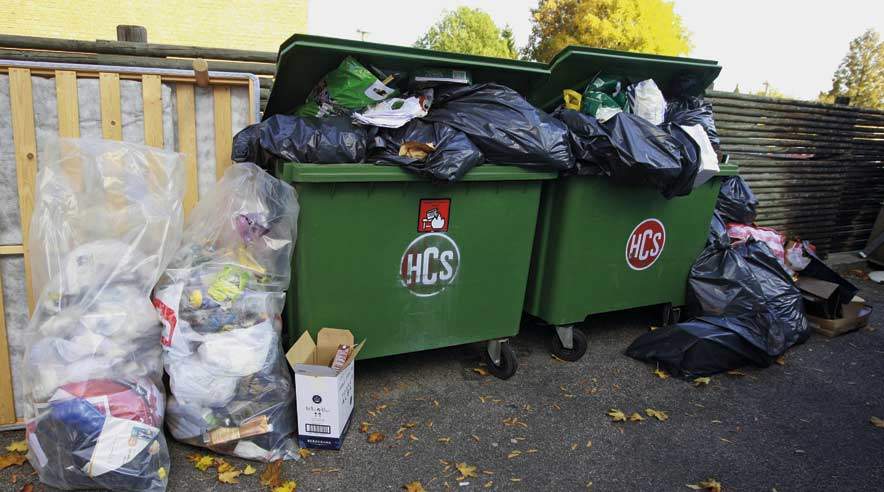 Skraldet fylder fortsat op i gadebilledet i Herlev, Hvidovre, Glostrup og Gladsaxe. Skraldemændene er nu mødt med varsel om erstatningskrav. (Foto: Harry Nielsen.)