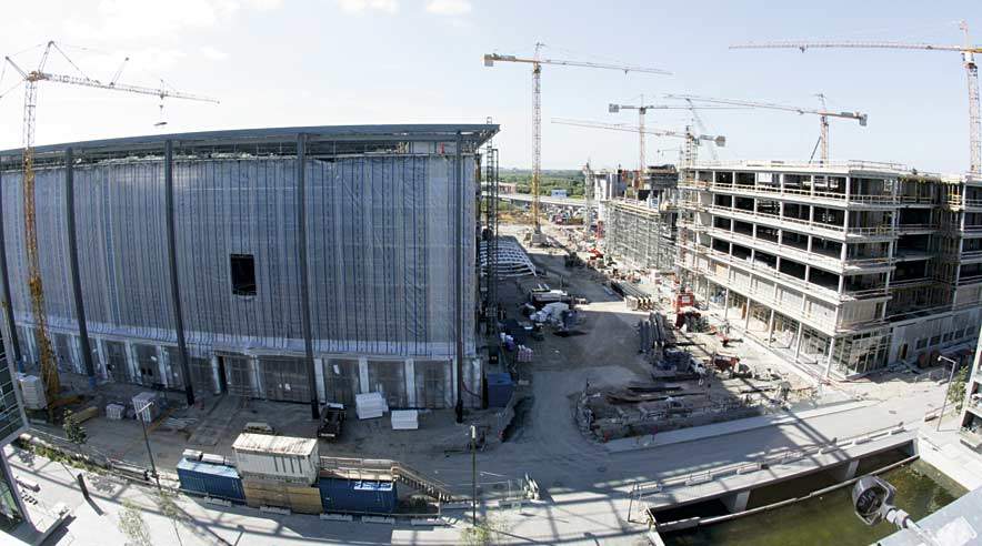 Sikkerhedskurser, sikkerhedsbonus, byggepladsaviser og fælles mandskabsfaciliteter har bidraget til bedre sikkerhedskultur og færre ulykker.  (Arkivfoto: Harry Nielsen.)