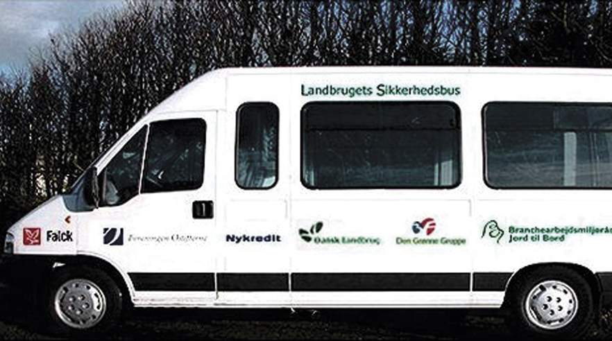 Ifølge en opgørelse fra Landscentret har der indtil videre i 2006 været 18 dødsulykker i landbruget, hvilket er flere end sidste år. Denne tendens kan sikkerhedsbussen forhåbentlig være med til at modvirke. (Arkivfoto.)