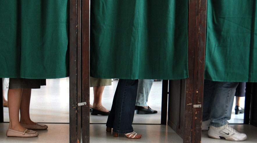 Hvis du ikke har mulighed for at gå i stemmeboksen på valgdagen, fordi du skal arbejde, så kan det være en løsning at brevstemme. Du kan brevstemme frem til tirsdag den 13. september 2011 (Foto: Colourbox)