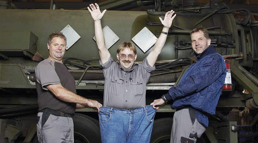 Kurt Hall, Brian Niemann Jensen og Henrik Løcke fra Flyvestation Aalborg lavede deres egen slankeklub, smed 90 kilo og har det meget bedre. ((Foto: Kaare Viemose).)