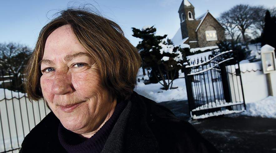 Medarbejderne på Lynæs Kirkegård er stærkt utilfredse med deres arbejdsgiver, menighedsrådet. Medarbejderne gør, hvad de kan for at holde sammen, forklarer tillidsrepræsentant Ulla Jinks. (Foto: Joachim Rode)