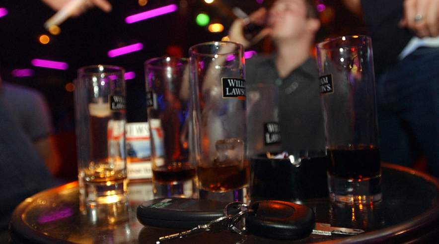 Ifølge Rådet for Sikker Trafik er det stadig for få, som tør gribe ind og stille spørgsmålet: Har du ikke fået for meget til at kunne tage bilen hjem? En ny alkometer-app skal hjælpe med at bryde isen. (Foto: Colourbox)