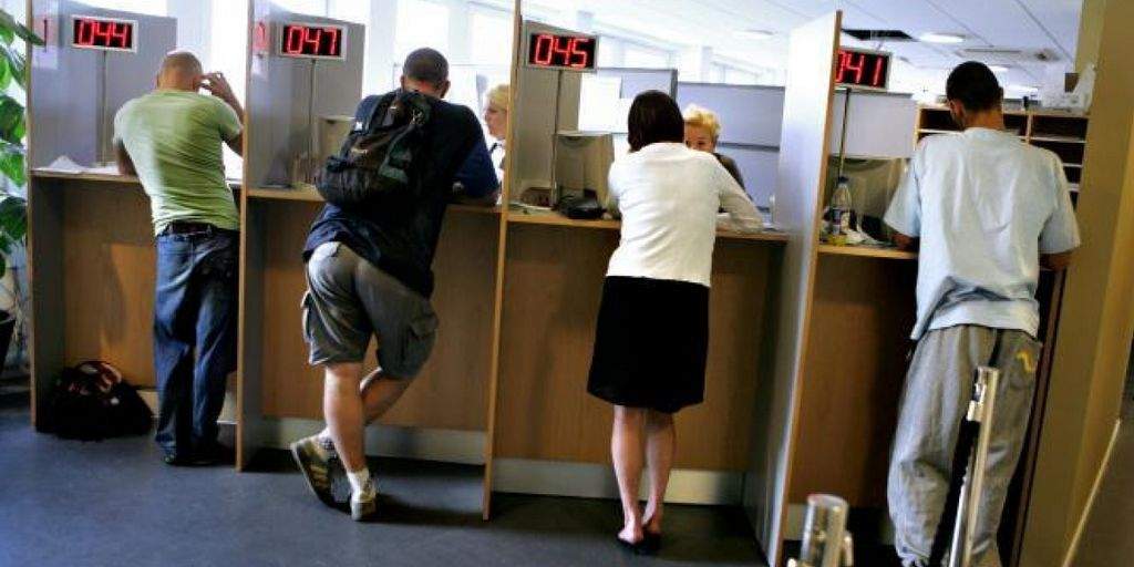 Ledigheden er uventet steget fra marts til april. Det er ikke overraskende, at færre får dagpenge og flere får kontanthjælp - men at det samlede tal vokser. (Arkiv)